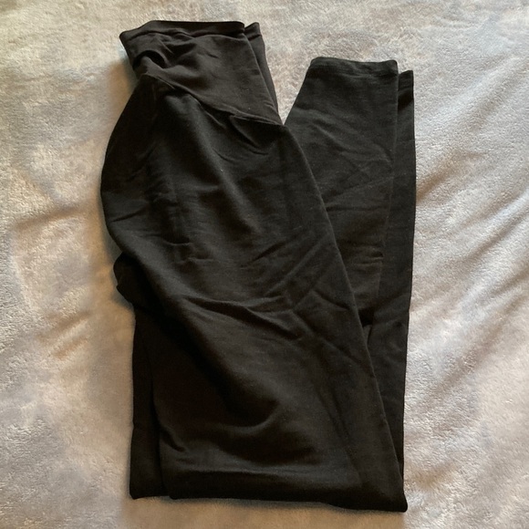 A Pea in the Pod Black Maternity Leggings - Picture 1 of 4